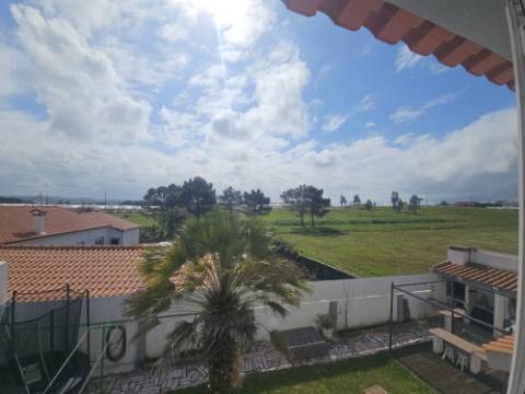 Moradia T4 com jardim e garagem na Silveira Torres Vedras