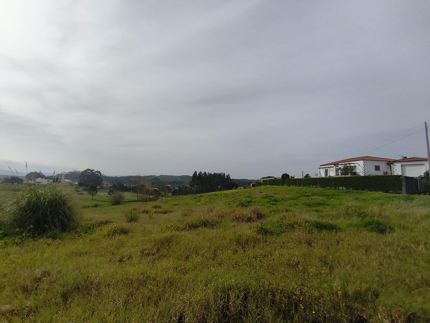 Terreno misto para construção.