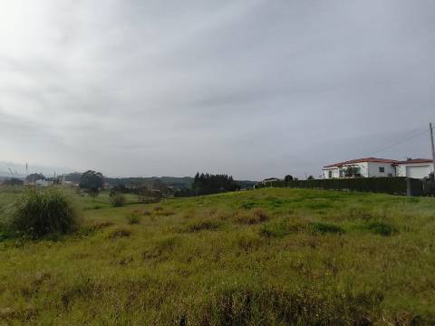 Terreno misto para construção.