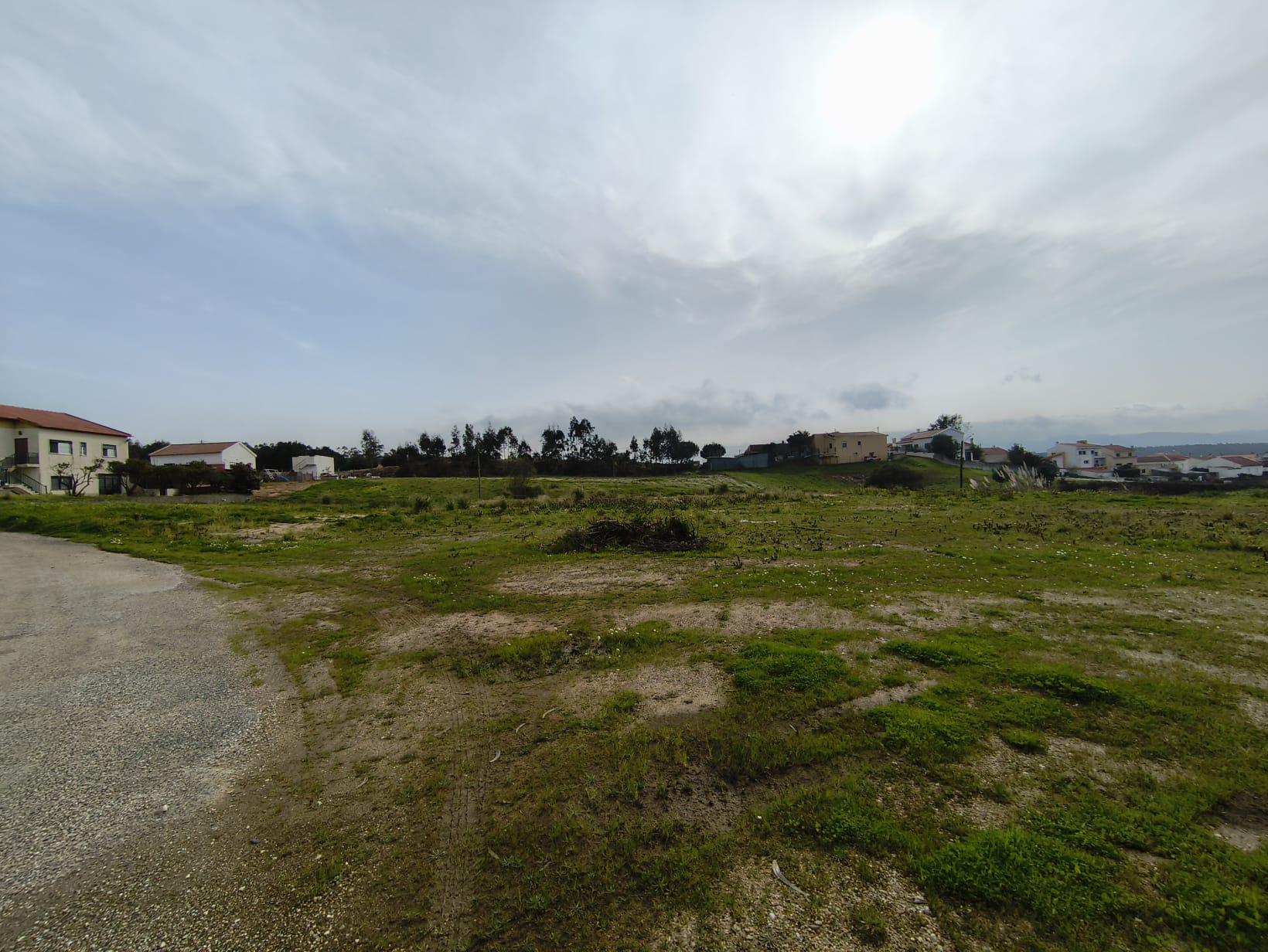 Terreno misto para construção.