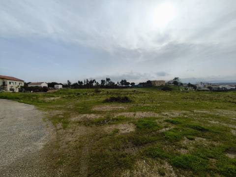 Terreno misto para construção.