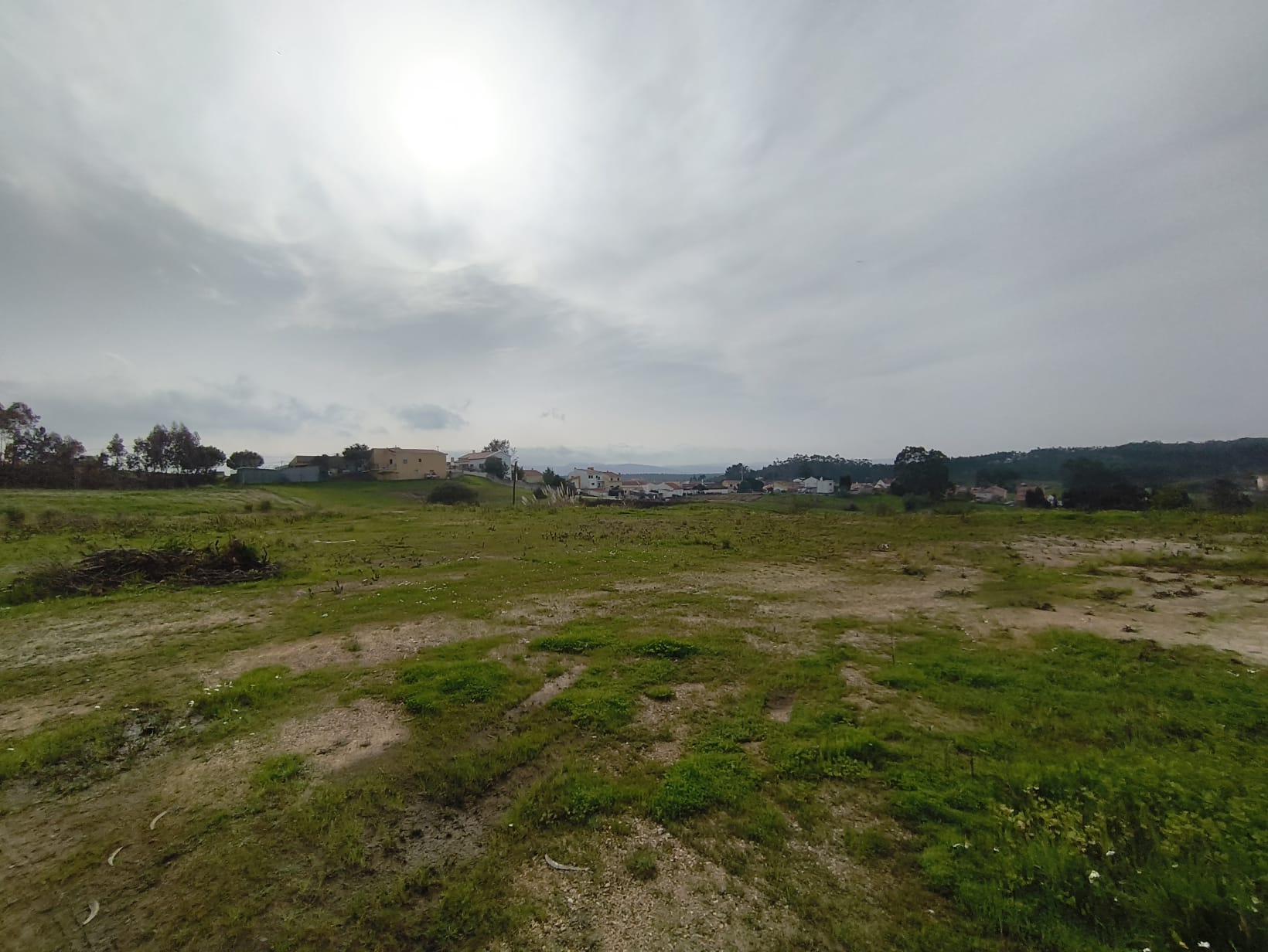 Terreno misto para construção.