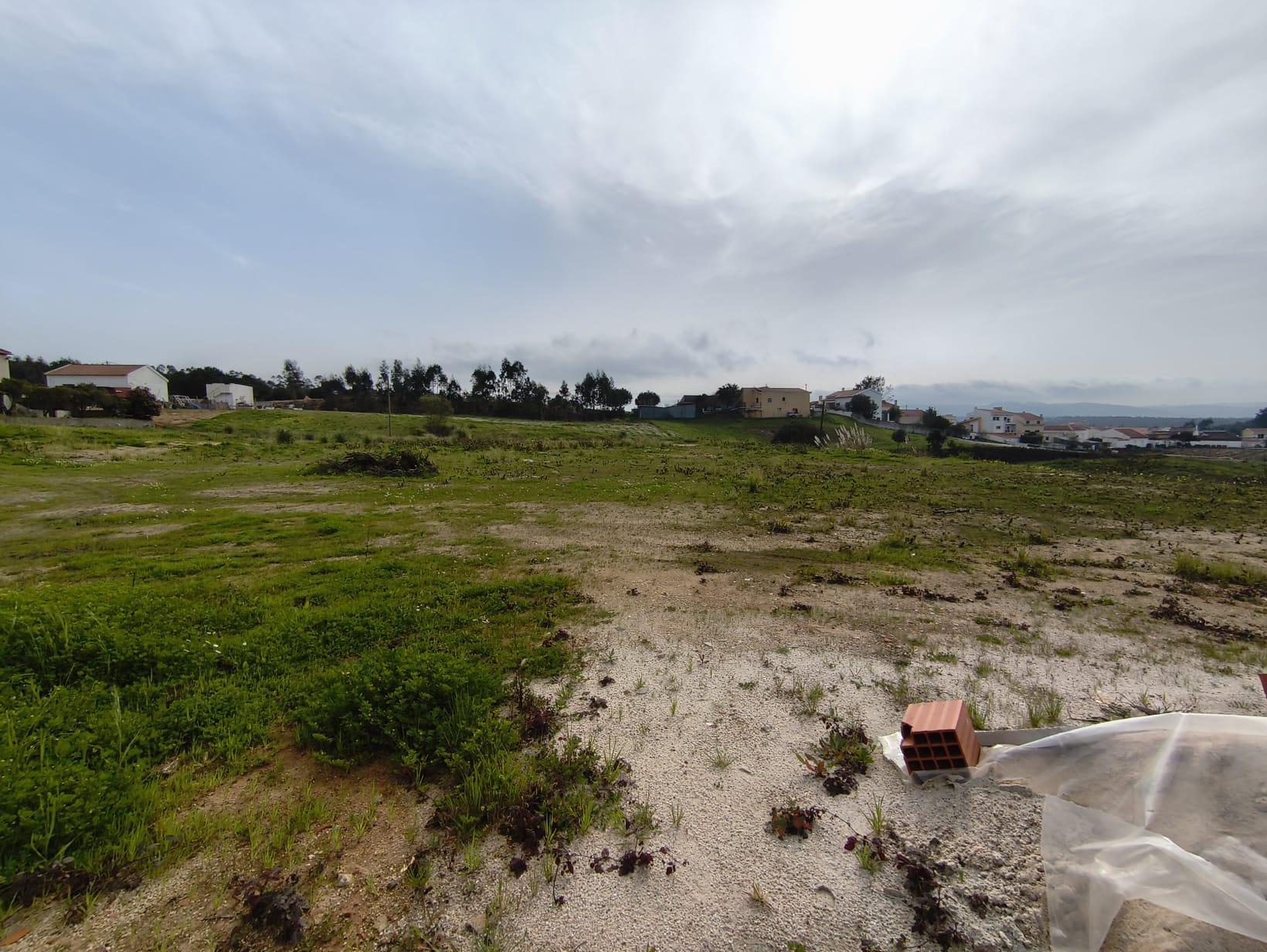 Terreno misto para construção.