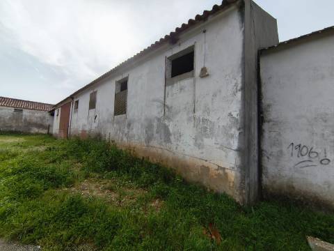 Terreno misto para construção.