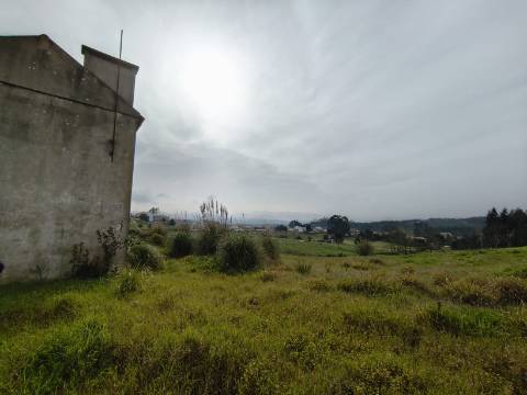 Terreno misto para construção.