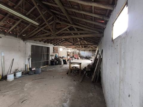 Terreno misto para construção.