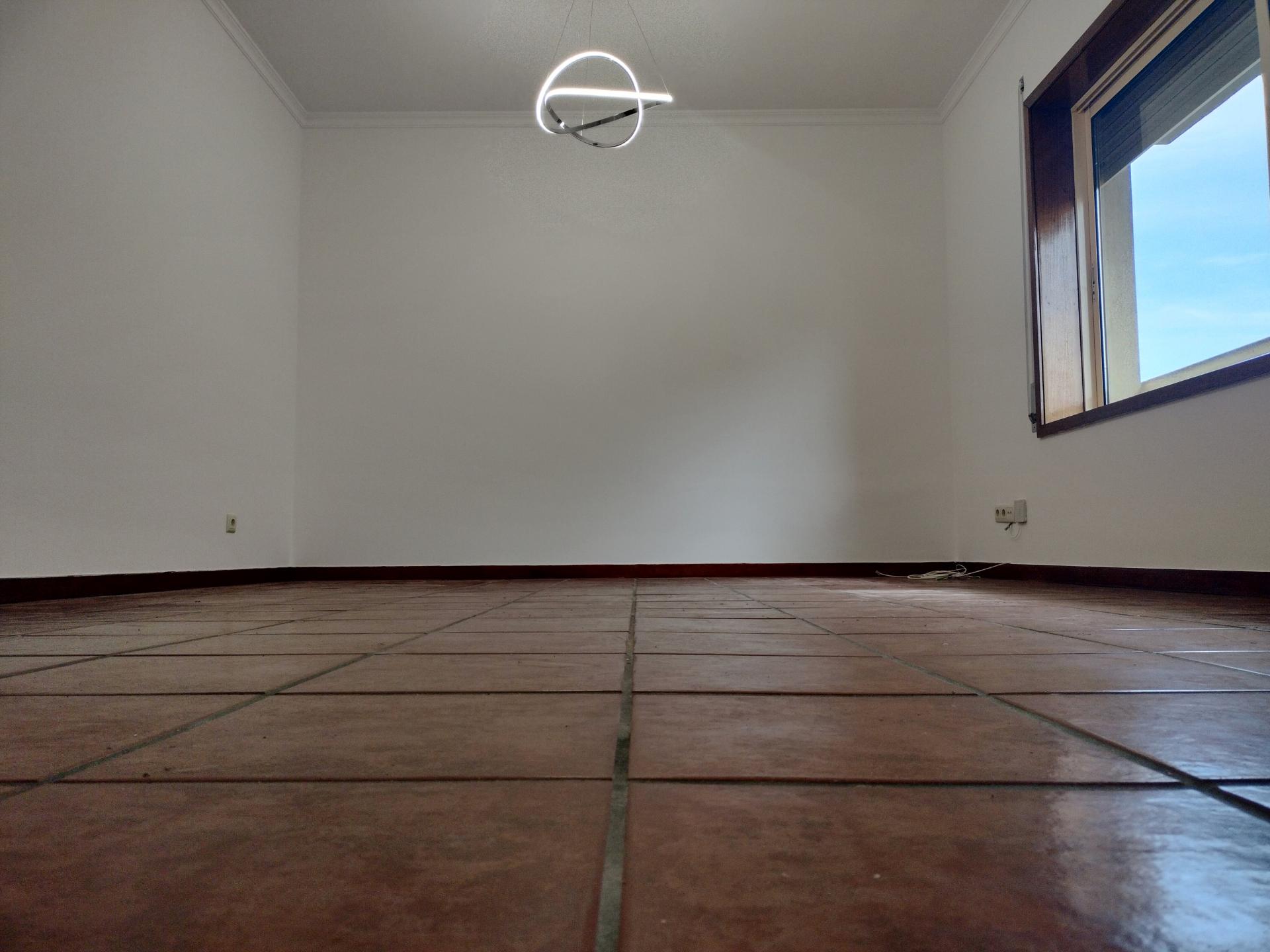 T2 TOTALMENTE RENOVADO EM CANIDELO - A 2 KM DA PRAIA!