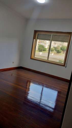 T2 TOTALMENTE RENOVADO EM CANIDELO - A 2 KM DA PRAIA!