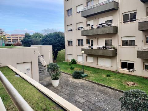 T2 TOTALMENTE RENOVADO EM CANIDELO - A 2 KM DA PRAIA!