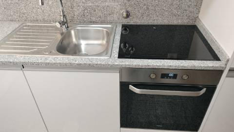 T2 TOTALMENTE RENOVADO EM CANIDELO - A 2 KM DA PRAIA!