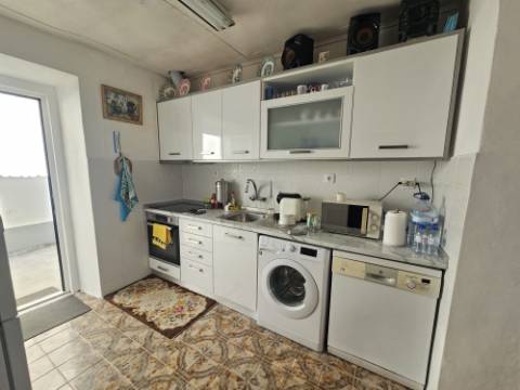 Moradia T2 com 622m² de terreno e fantástico espaço exterior em A dos Cunhados