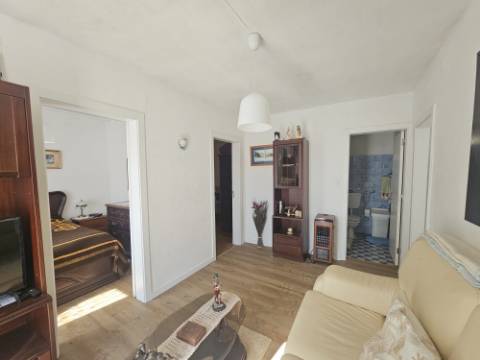 Moradia T2 com 622m² de terreno e fantástico espaço exterior em A dos Cunhados