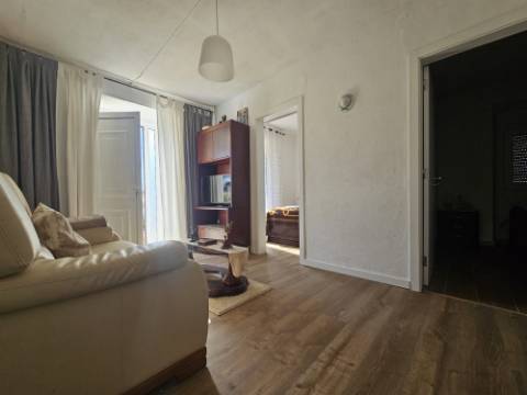 Moradia T2 com 622m² de terreno e fantástico espaço exterior em A dos Cunhados