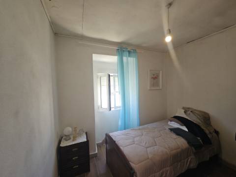 Moradia T2 com 622m² de terreno e fantástico espaço exterior em A dos Cunhados