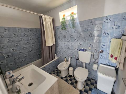 Moradia T2 com 622m² de terreno e fantástico espaço exterior em A dos Cunhados