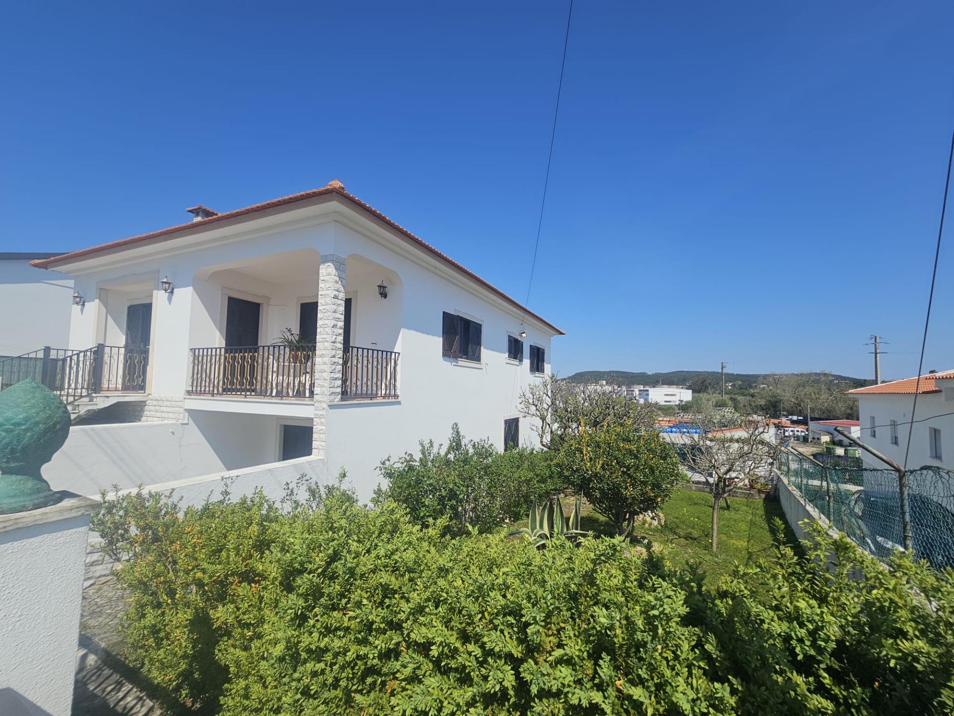 Moradia T2+1 com garagem e quintal Torres Vedras