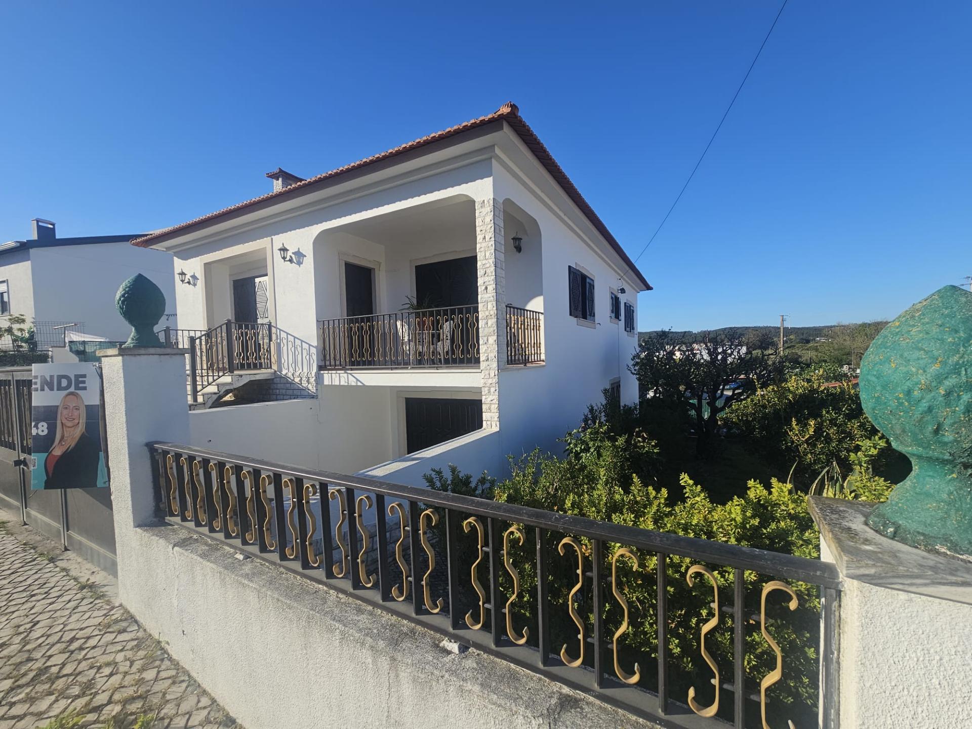 Moradia T2+1 com garagem e quintal Torres Vedras