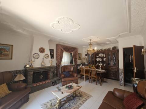 Moradia T2+1 com garagem e quintal Torres Vedras