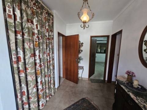 Moradia T2+1 com garagem e quintal Torres Vedras