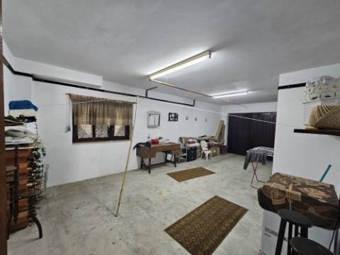 Moradia T2+1 com garagem e quintal Torres Vedras