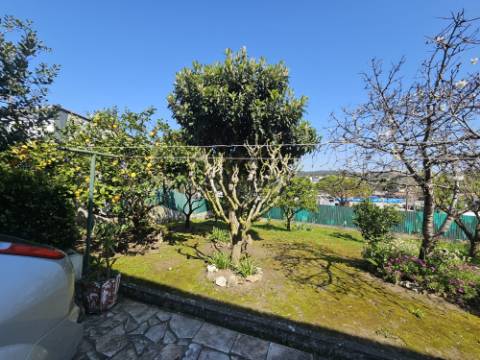 Moradia T2+1 com garagem e quintal Torres Vedras