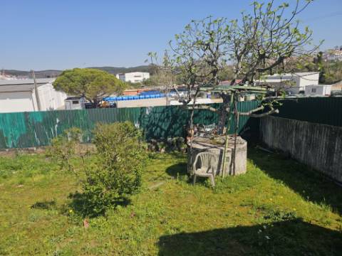 Moradia T2+1 com garagem e quintal Torres Vedras