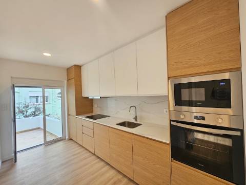 Apartamento T2 com terraço Amadora Mina de Água