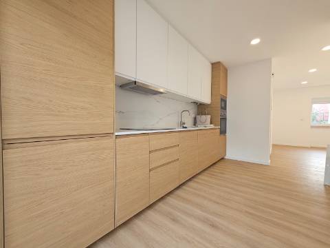 Apartamento T2 com terraço Amadora Mina de Água