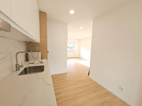 Apartamento T2 com terraço Amadora Mina de Água