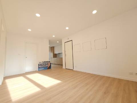 Apartamento T2 com terraço Amadora Mina de Água