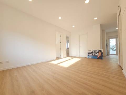 Apartamento T2 com terraço Amadora Mina de Água