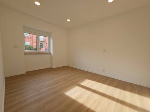 Apartamento T2 com terraço Amadora Mina de Água