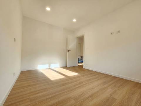 Apartamento T2 com terraço Amadora Mina de Água