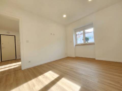 Apartamento T2 com terraço Amadora Mina de Água