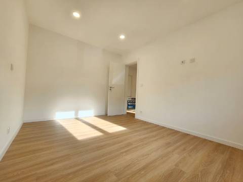 Apartamento T2 com terraço Amadora Mina de Água