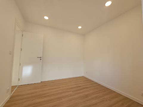 Apartamento T2 com terraço Amadora Mina de Água