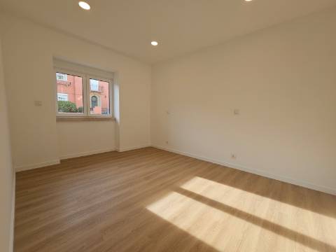 Apartamento T2 com terraço Amadora Mina de Água