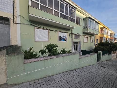Apartamento T2 com terraço Amadora Mina de Água