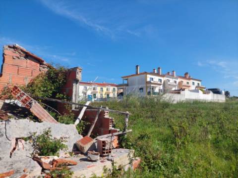 Lote de Terreno para construção de Habitação