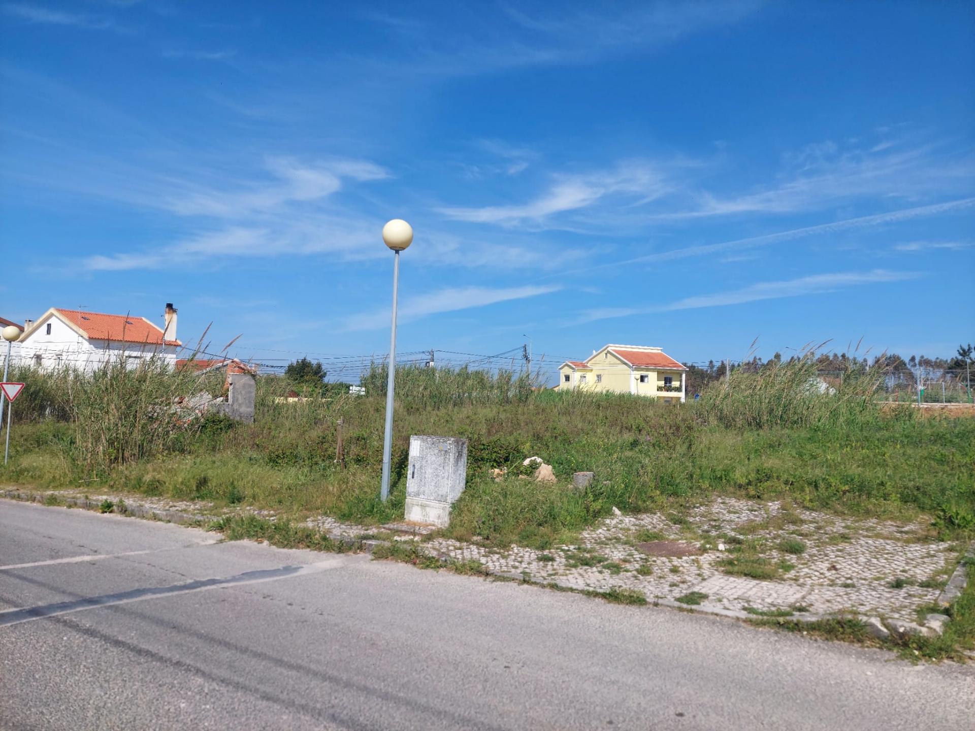 Lote de Terreno para construção de Habitação