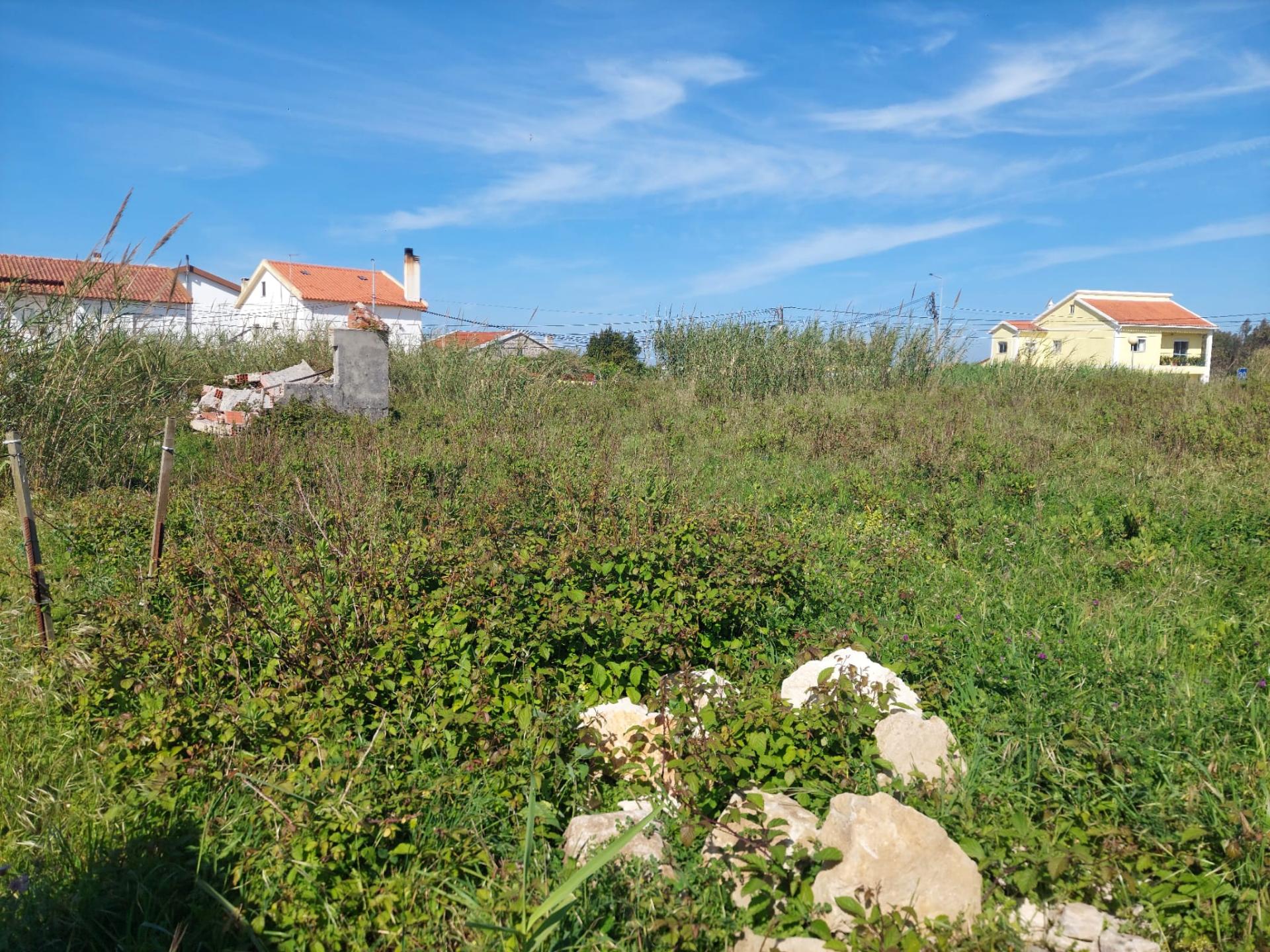 Lote de Terreno para construção de Habitação