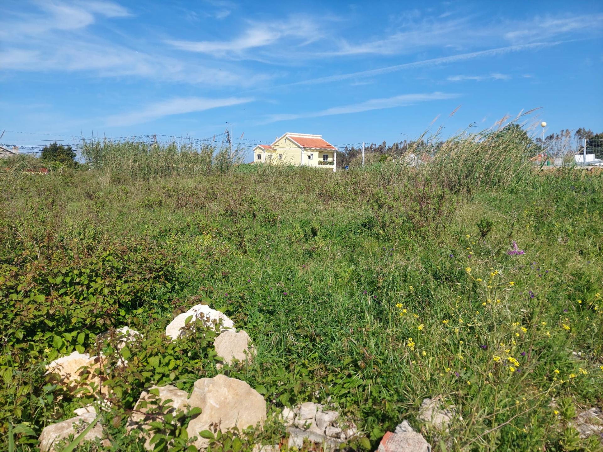 Lote de Terreno para construção de Habitação