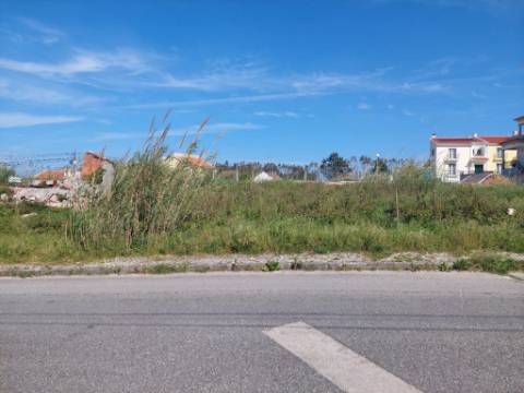 Lote de Terreno para construção de Habitação