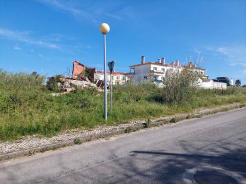 Lote de Terreno para construção de Habitação