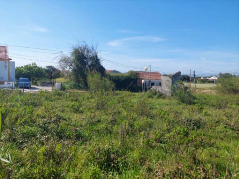 Lote de Terreno para construção de Habitação