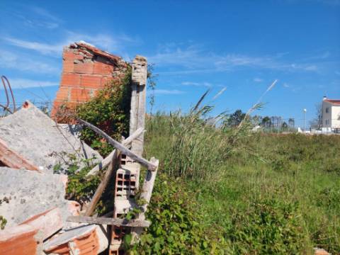 Lote de Terreno para construção de Habitação