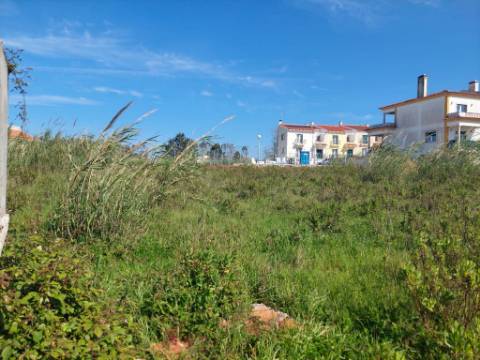 Lote de Terreno para construção de Habitação