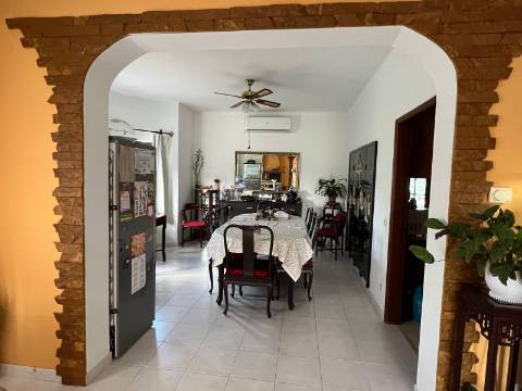 MORADIA T8 PARA VENDA