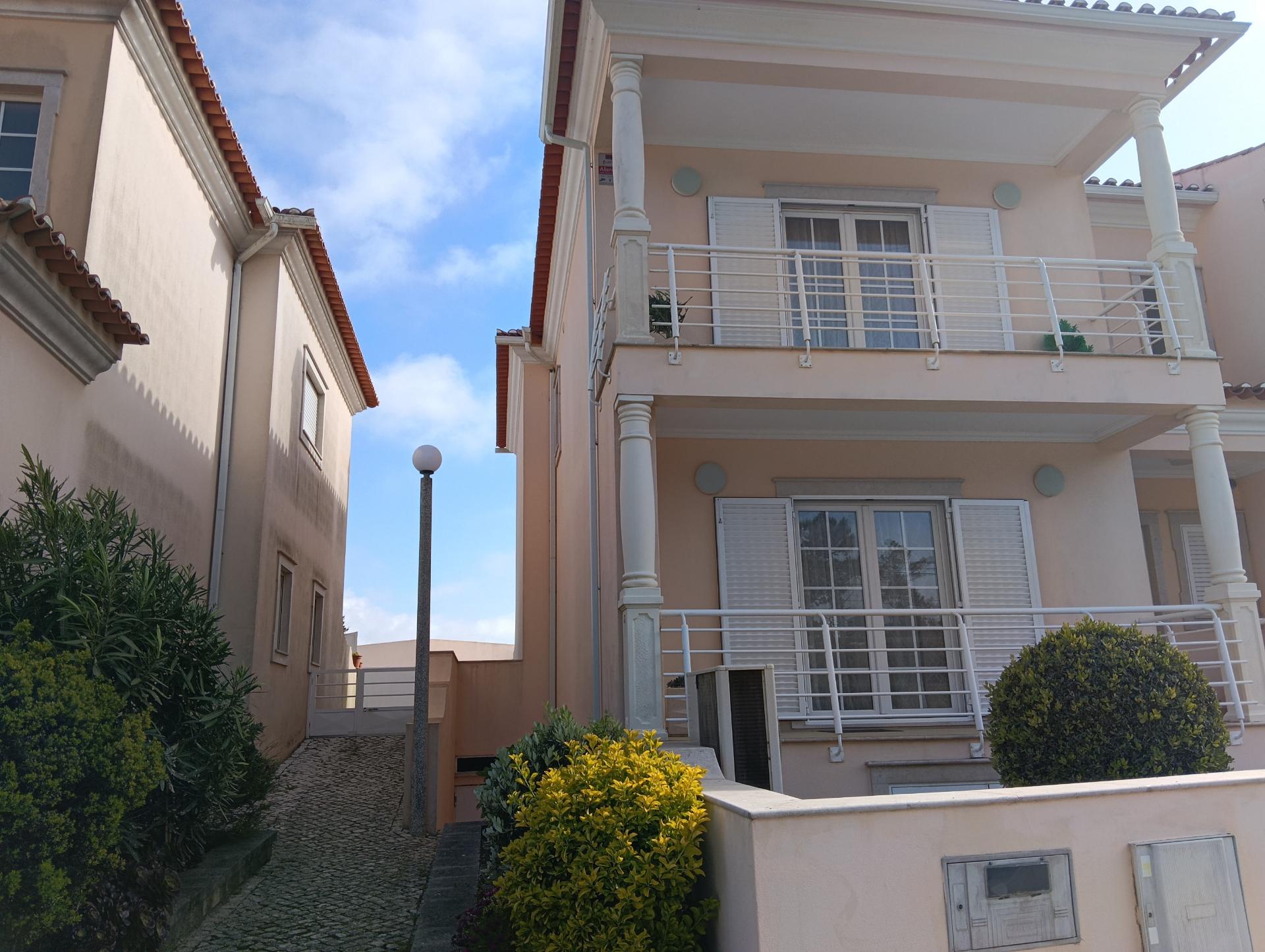 Excelente Moradia T3 com Piscina, Garagem e Zona de Lazer