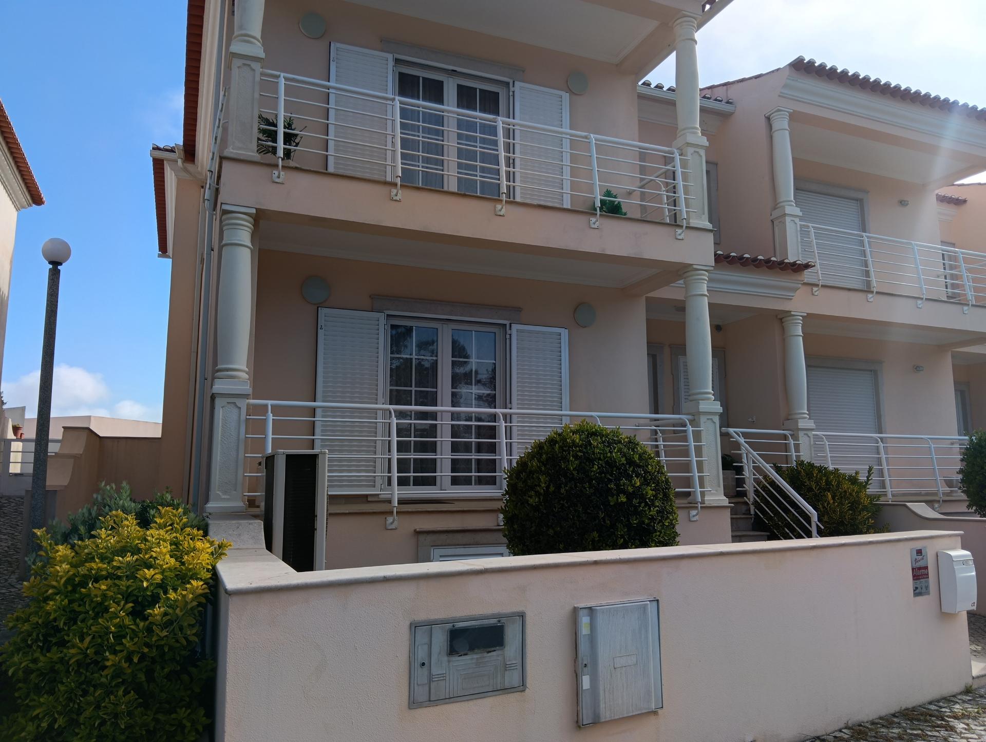 Excelente Moradia T3 com Piscina, Garagem e Zona de Lazer